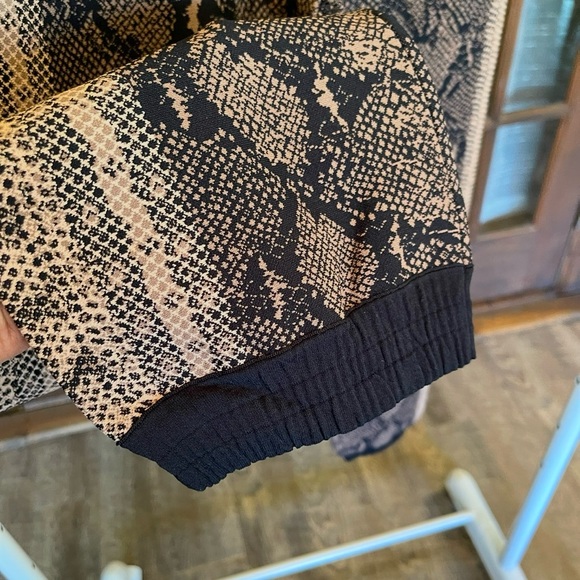 Alexander McQueen Black and Tan Animal Print Joggers S - Picture 7 of 10